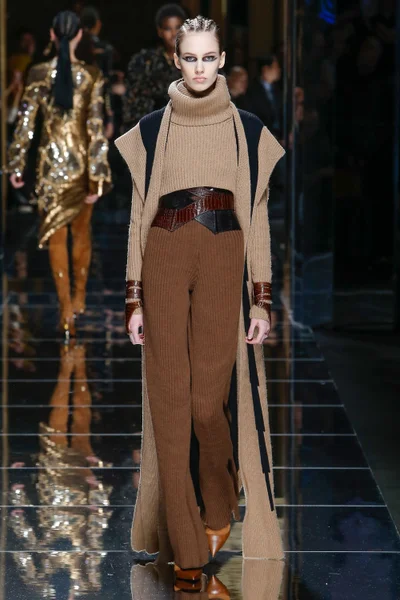 Look 48